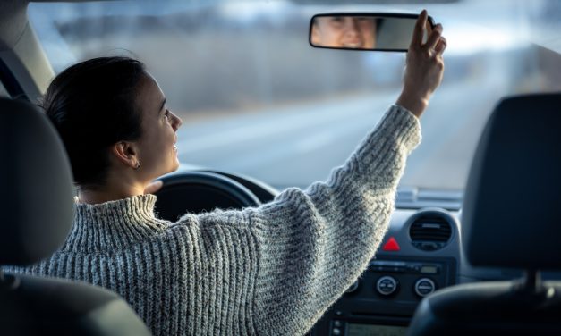 4 formas de pedir carro por aplicativo exclusivo para mulheres